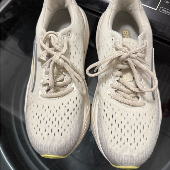 Brooks White Athletic Shoes - Picture 2 of 5